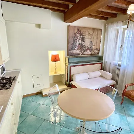 Apartment 09